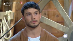 Lucas surpreendeu com declaração sobre Hariany durante live de A Fazenda 11 (Foto: Reprodução/PlayPlus)