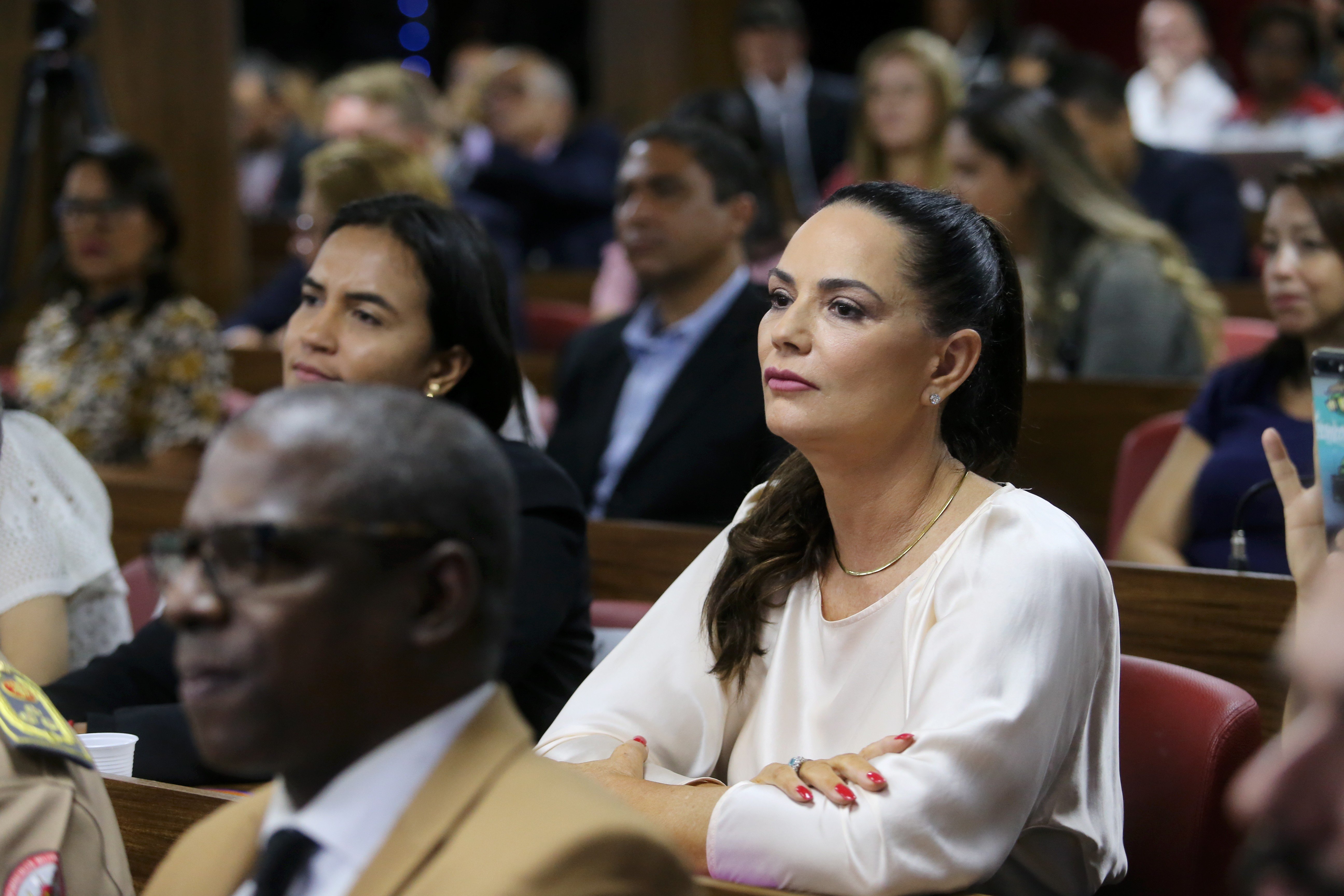 A modelo Luiza Brunet durante julgamento (Foto: Reprodução)