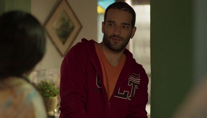 Sandro (Humberto Carrão) em Amor de Mãe (Foto: Reprodução/Globo)