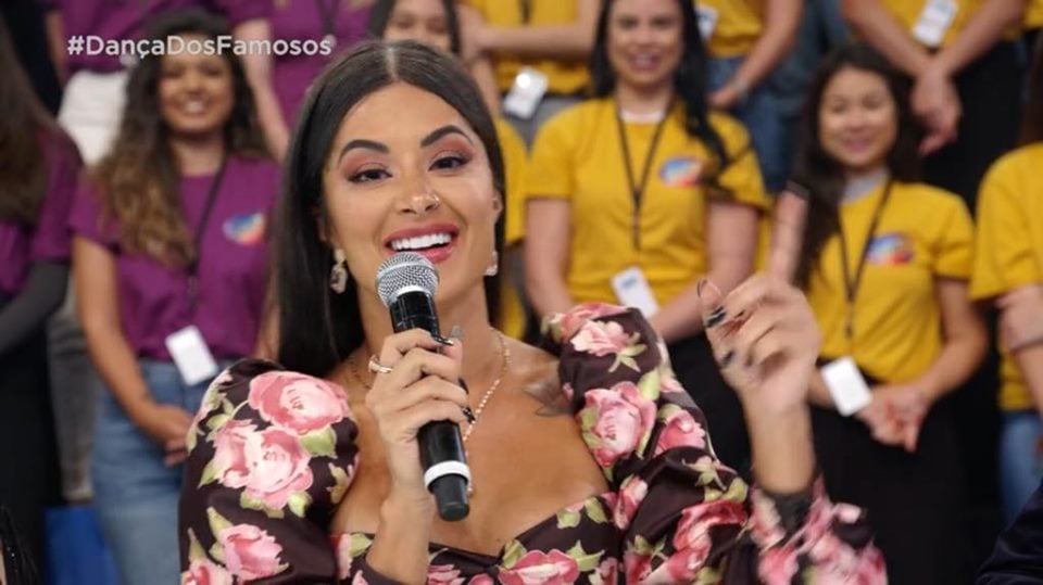 Faustão coloca Aline Riscado na fogueira e pergunta sobre seu relacionamento com Gabigol (Montagem: TV Foco)