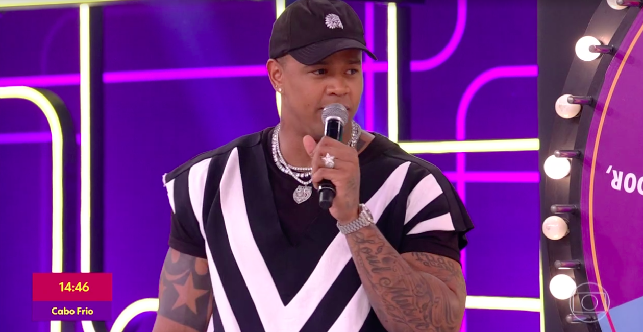 O famoso cantor de axé, Léo Santana voltou a agitar a vida de seus admiradores ao compartilhar clique para lá de caliente em suas redes sociais (Reprodução/Globoplay)