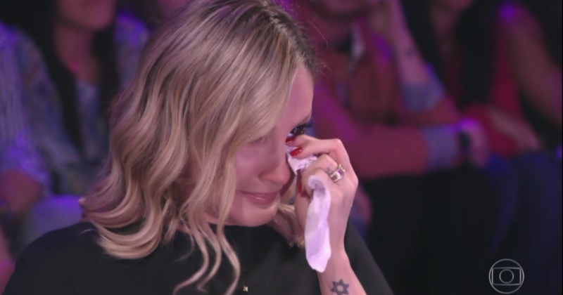Claudia leitte abandona coletiva na globo aos prantos após receber trágica notícia