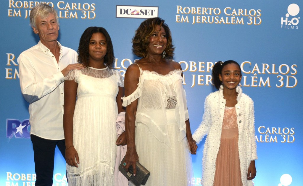 Glória Maria com o namorado, Eric Auguin, e suas filhas (Foto: Cristina Granato)