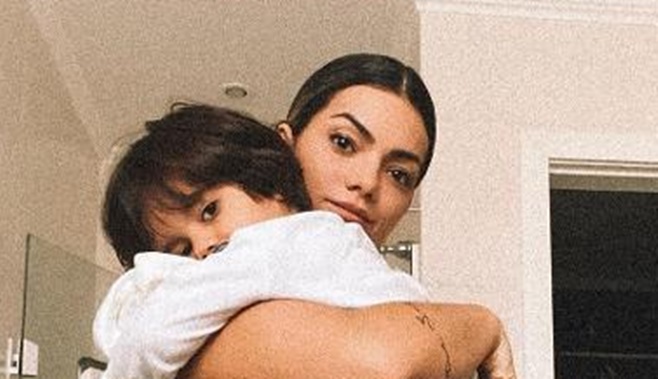 Kelly Key nua com o filho no colo em banheiro (Foto: Reprodução/Instagram)