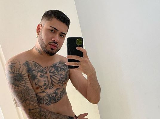O famoso cantor e funkeiro, Kevinho voltou a ter o seu nome na boca do povo ao aparecer só de toalha nas redes sociais (Foto: Reprodução/Instagram)