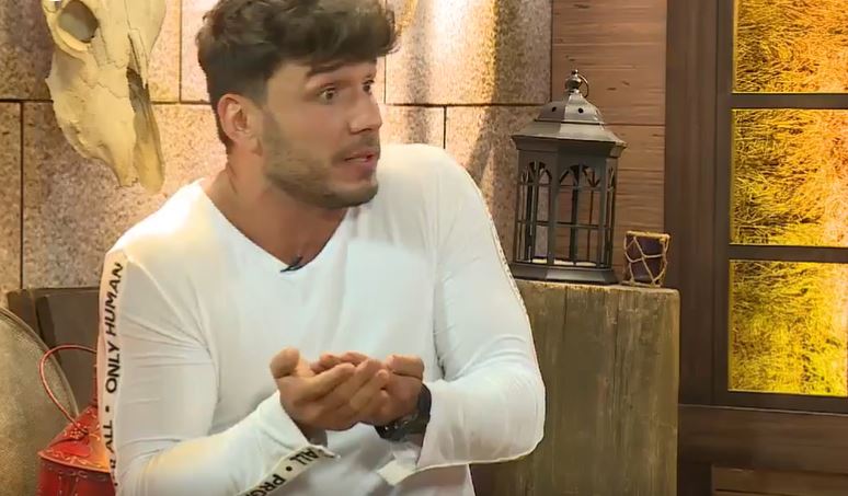 Lucas Viana participou se live sobre A Fazenda 11 (Foto: Reprodução/Record)