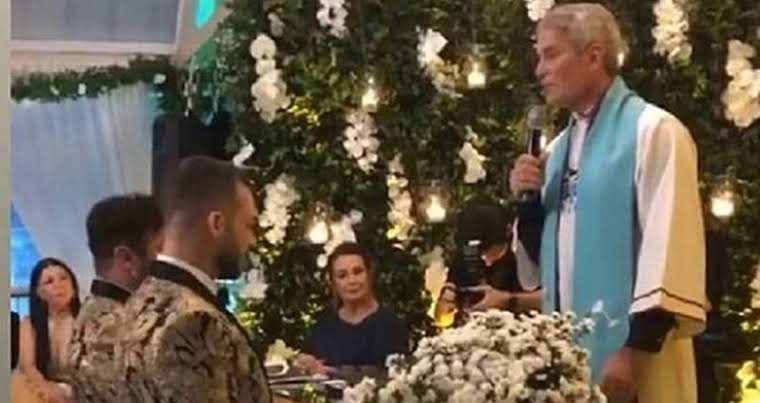 Pastor Márcio Poncio realizando casamento gay em igreja (Foto: Reprodução)