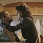 Amanda (Camila Márdila) pede para Davi (Vladimir Brichta) não falar de Vitória (Taís Araujo) em Amor de Mãe (Foto: Reprodução/TV Globo)