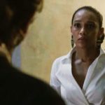 Vitória, interpretada por Taís Araujo, fica encrencada em Amor de Mãe (Foto: Reprodução/Globo)