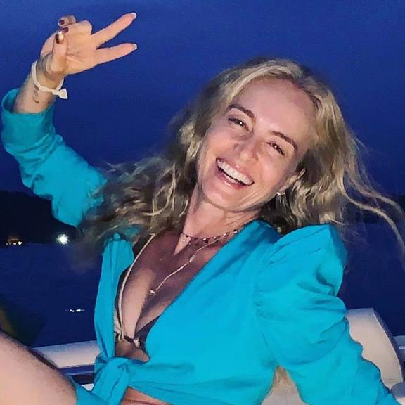 A apresentadora usou suas redes sociais para compartilhar um registro de despedida do ano (Foto: Reprodução) A apresentadora usou suas redes sociais para compartilhar um registro de despedida do ano (Foto: Reprodução)