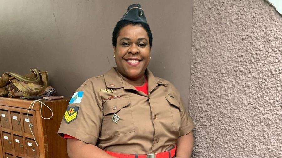 A atriz Cacau Protásio caracterizada em filme no Corpo de Bombeiros (Foto: Reprodução / Instagram)