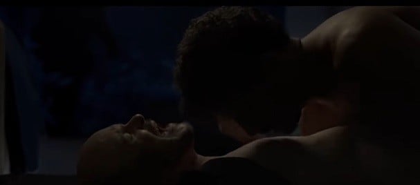 Matheus Nachtergale e Cauã Reymond em cena do filme Piedade. Os dois vão para a cama e transam (Foto: Instagram/Reprodução)