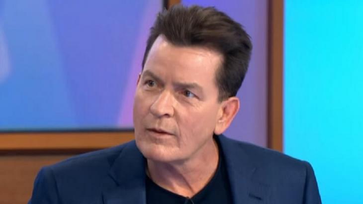Charlie Sheen comemora dois anos longe das drogas e do álcool e afirma que foi demitido devido ao vício (Foto: Reprodução)