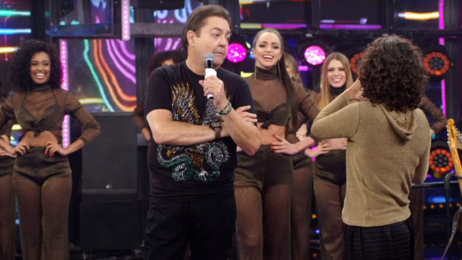 Faustão durante conversa com a cantora Zélia Duncan mencionou o nome do apresentador Datena 