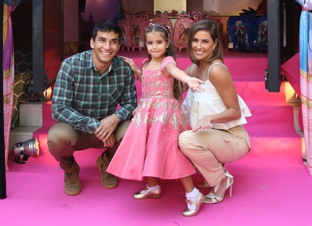 Hugo Moura, Maria Flor e Deborah Secco 