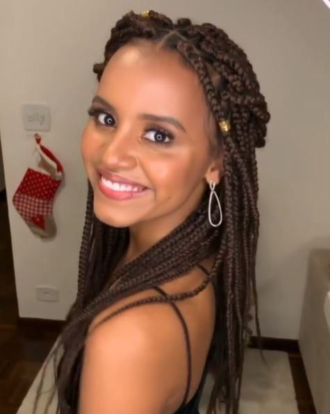 Gleice Damasceno, ex-BBB colocou tranças em seu cabelo para mudar o visual, já comemorando o fim de ano (Foto: Reproduçãoo/Instagram)