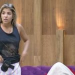 Hariany Almeida e Lucas Viana ficam surpresos com decisão da Record após suspensão de Roça em A Fazenda (Foto: Reprodução/PlayPlus)