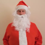 Príncipe Harry se veste de Papai Noel para gravar vídeo a crianças carentes (Foto: Reprodução)
