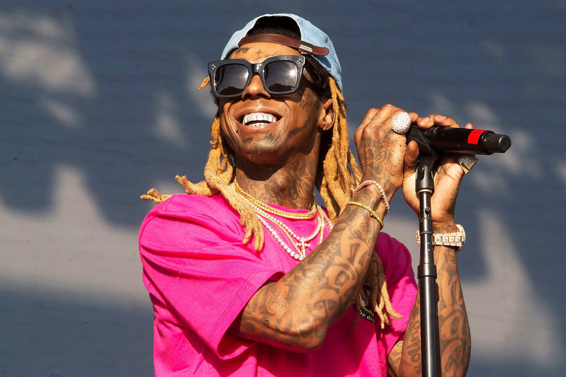 Drogas e armas são encontrados no jato particular do cantor Lil Wayne após revista policial (Foto: Reprodução)