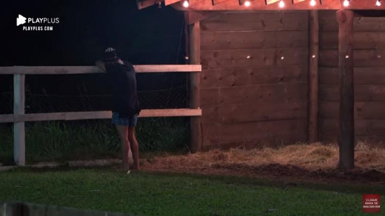 Imagem: Lucas Viana chorando em A Fazenda 11 (Foto: Reprodução/PlayPlus)
