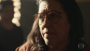 Lurdes em cena de Amor de Mãe (Foto: Reprodução/Globo)