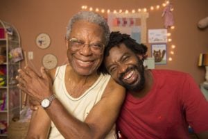 Milton Gonçalves e Fabrício Boliveira em cena do especial de fim de ano da Globo (Foto: Estevam Avellar/Globo)
