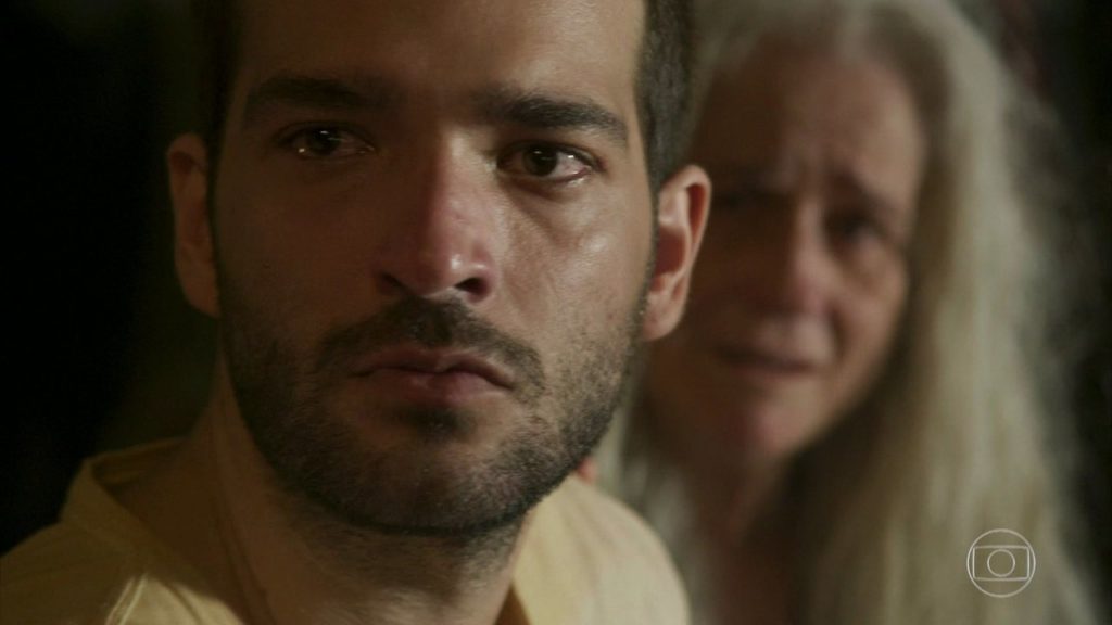 Em Amor de Mãe , Sandro tem sua vida transformada após conhecer Lurdes 