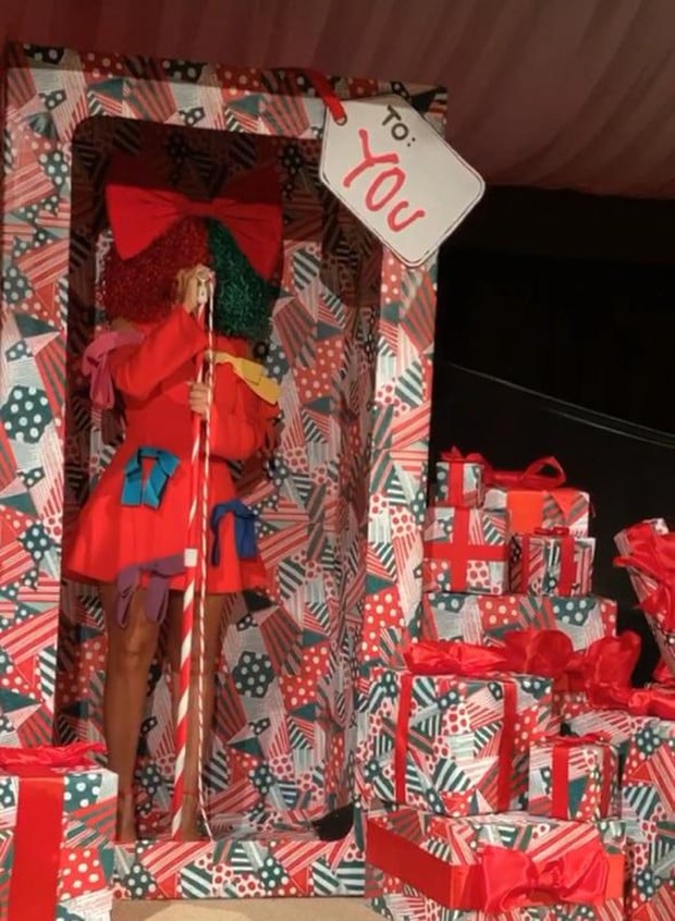 Show de Sia na casa de Kim Kardashian (Foto: Reprodução/Instagram)