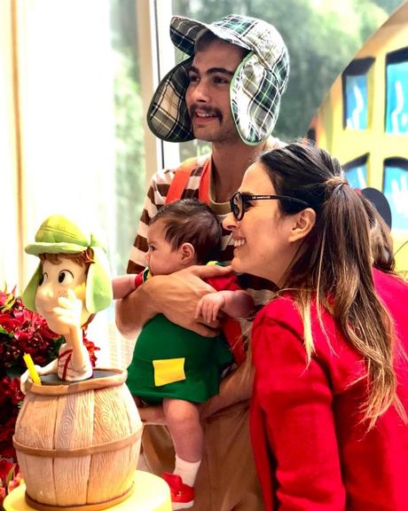Tata Wernerck e Rafa Vitti comemoram 2 meses de Clara Maria vestidos de Chaves (Divulgação/Instagram)
