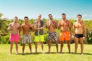 Meninos do de férias com ex-MTV surgiram tomando banho juntos. São eles: Gabriel Romano, Hana Khalil, Flávio Nakagima, Lipe e Stéfani (Foto divulgação)