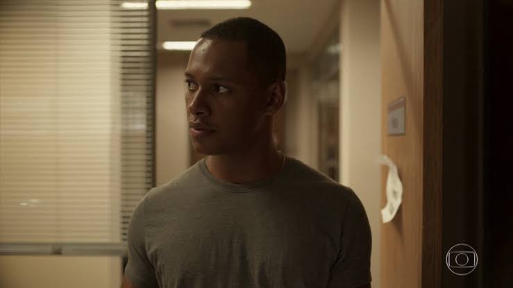 Wesley (Dan Ferreira) em cena de Amor de Mãe (Foto: Reprodução/Globo)