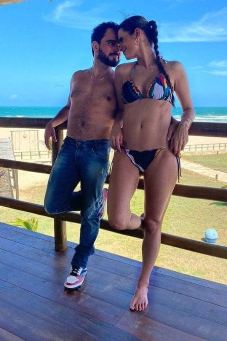 Luciano Camargo surgiu ao lado de Flávia e deixou o corpo sarado à mostra (Foto: Reprodução/ Instagram)