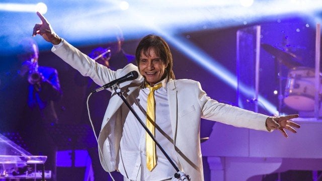 Roberto Carlos em um show em Curitiba, que fará parte de seu especial de fim de ano ( Foto: Fabio Rocha/ Rede Globo)