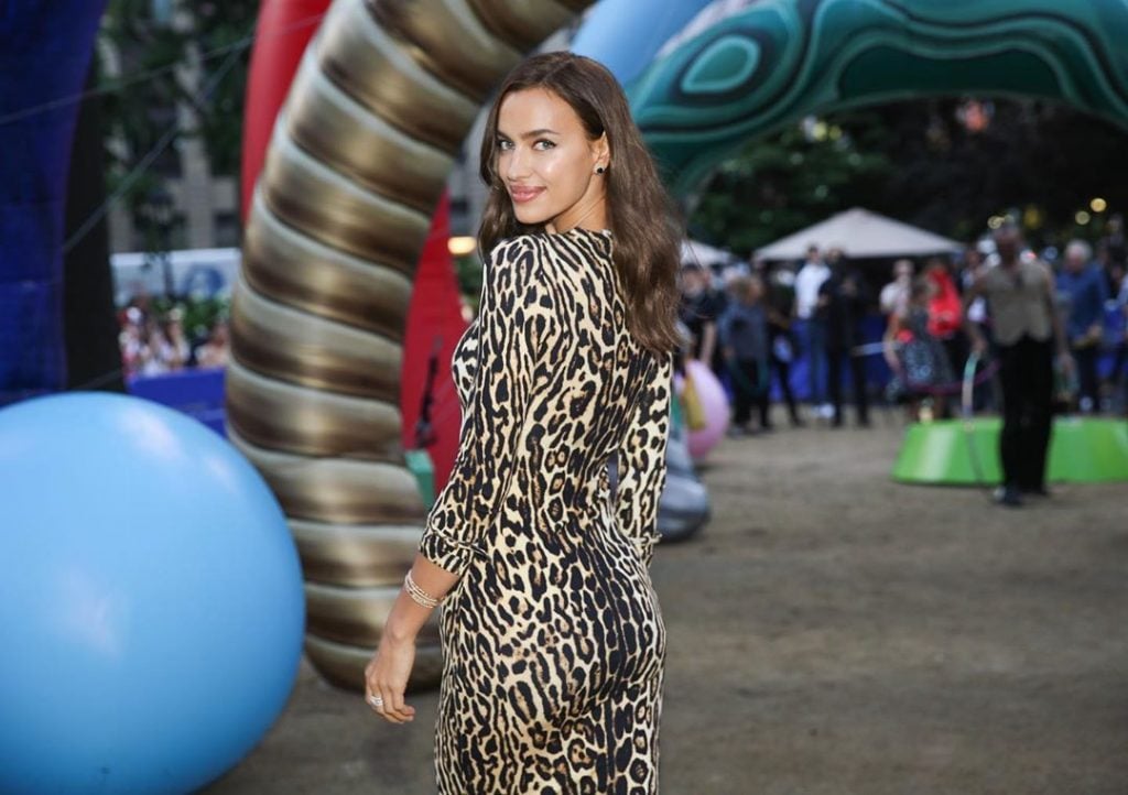 Irina Shayk conversou pela primeira vez sobre seu relacionamento com Bradley Cooper e também sobre sua vida pessoal (Foto: Reprodução)