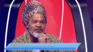 Internautas reclamaram da atitude de Carlinhos Brown no The Voice Kids, atração da TV Globo (Foto: Reprodução)