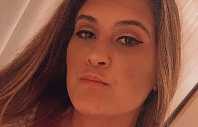 Beatriz Bonemer apostou em look transparente e deixou parte da lingerie à mostra (Foto: Reprodução/Instagram)