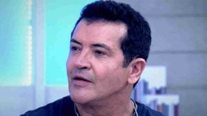 Beto Barbosa passou mal em cima do palco (Foto: Reprodução)