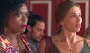 Carla Cristina ao lado de Grazi Massafera na novela Bom Sucesso (Foto: Reprodução/TV Globo)