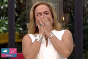 Apresentadora Cissa Guimarães imitou cachorro recentemente no Mais Você (Foto: Reprodução/TV Globo)