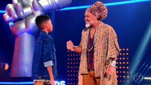 Carlinhos Brown no The Voice Kids desse domingo, 05 de janeiro (Foto: Reprodução)