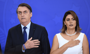 A Primeira-dama ao lado de seu marido, Jair Bolsonaro (Foto: Reprodução)