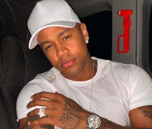 O famoso cantor de axé, Léo Santana voltou a agitar a internet mais uma vez ao surgir sensualizando em um vídeo para lá de bombástico (Foto: Reprodução/Instagram)