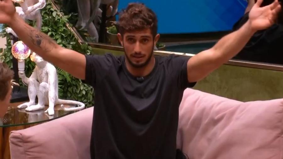 Lucas Chumbo levou os colegas à gargalhada ao falar sobre mania bizarra (Foto: Reprodução)