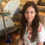 Maria Melilo no hospital para a realização da cirurgia para a troca de silicone (Foto: reprodução)