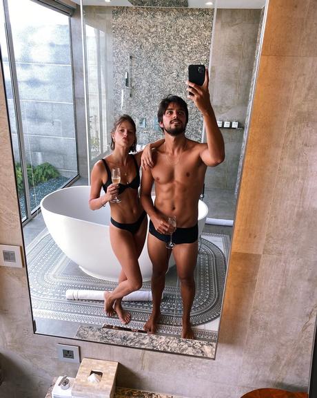 Agatha Moreira surge em momento íntimo com Rodrigo Simas e fãs elogiam (Foto: Instagram)