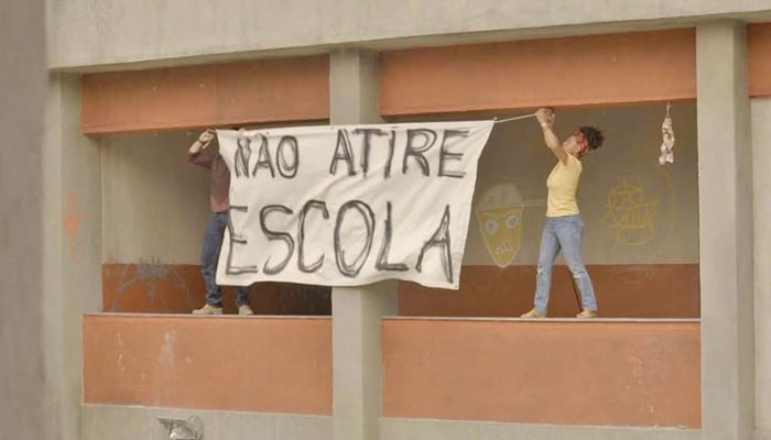 Camila (Jéssica Ellen) e Danilo (Chay Suede) em cena de Amor de Mãe (Foto: Reprodução/Globo)