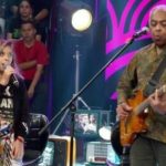 Gilberto Gil e neta no Altas Horas (Foto: Reprodução)