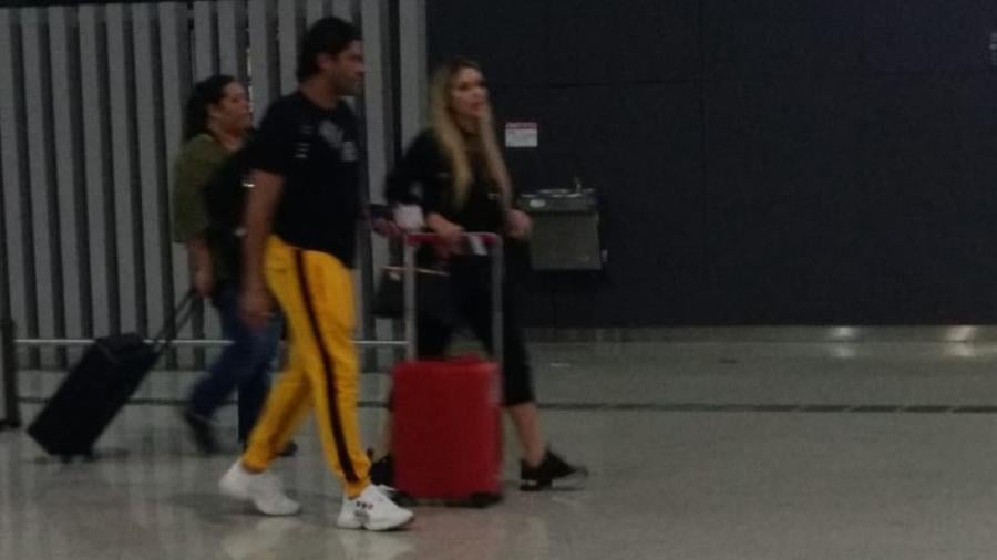 Hulk e Camila Ângelo foram flagrados em Guarulhos (Fotos: Coluna de Leo Dias)