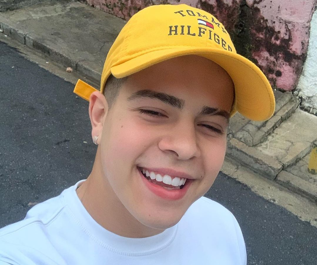 O famoso cantor e funkeiro brasileiro, Jottapê chamou a atenção de seus seguidores ao falar pela segunda sobre a amizade que mantém com um menino (Foto: Reprodução/Instagram)