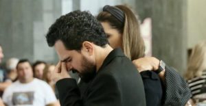 Luciano Camargo se emociona com triste despedida em aeroporto e momento de muito choro é flagrado -  Imagem: Brazil News